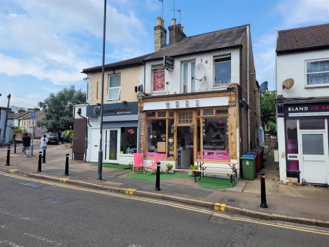 View Full Details for Queens Road, Watford