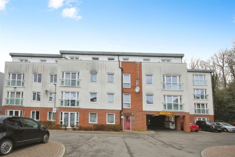 View Full Details for Queen Marys Avenue