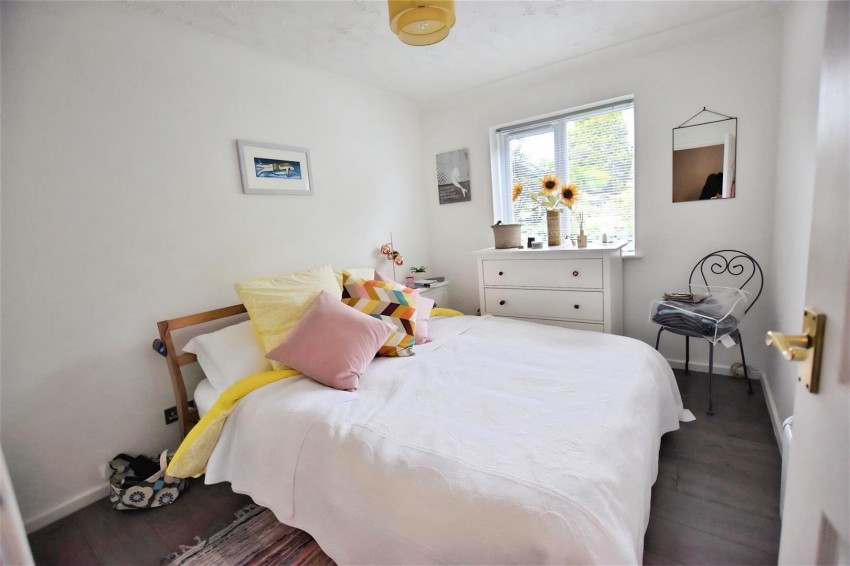 Images for CLOSE TO MET LINE