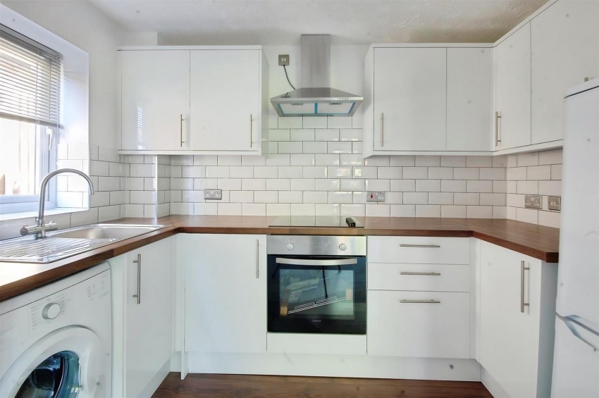 Images for CLOSE TO MET LINE