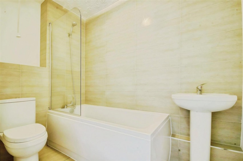 Images for CLOSE TO MET LINE