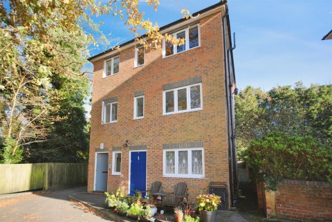 View Full Details for Romilly Drive, Watford