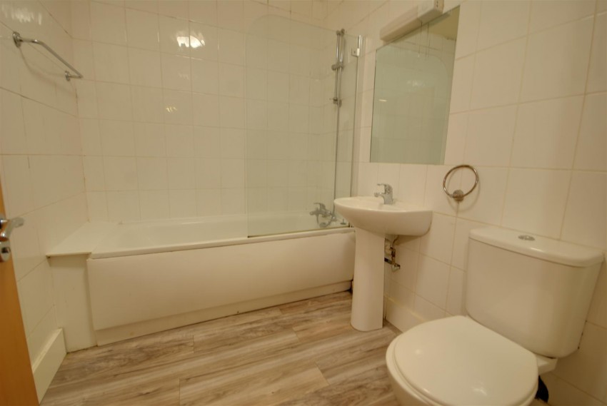 Images for HOLYWELL ROAD, Watford REDUCED & CHAINFREE