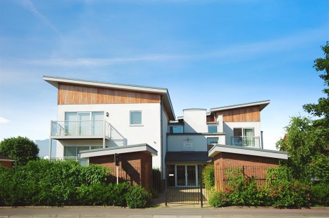 View Full Details for APARTMENT OVERLOOKING GRAND UNION CANAL