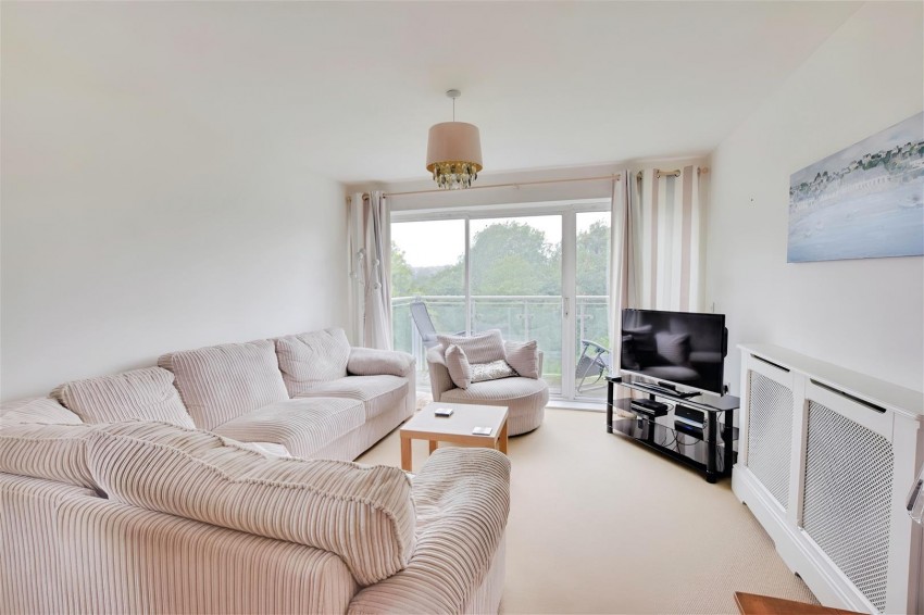 Images for APARTMENT OVERLOOKING GRAND UNION CANAL