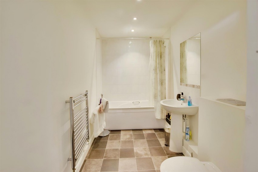 Images for APARTMENT OVERLOOKING GRAND UNION CANAL