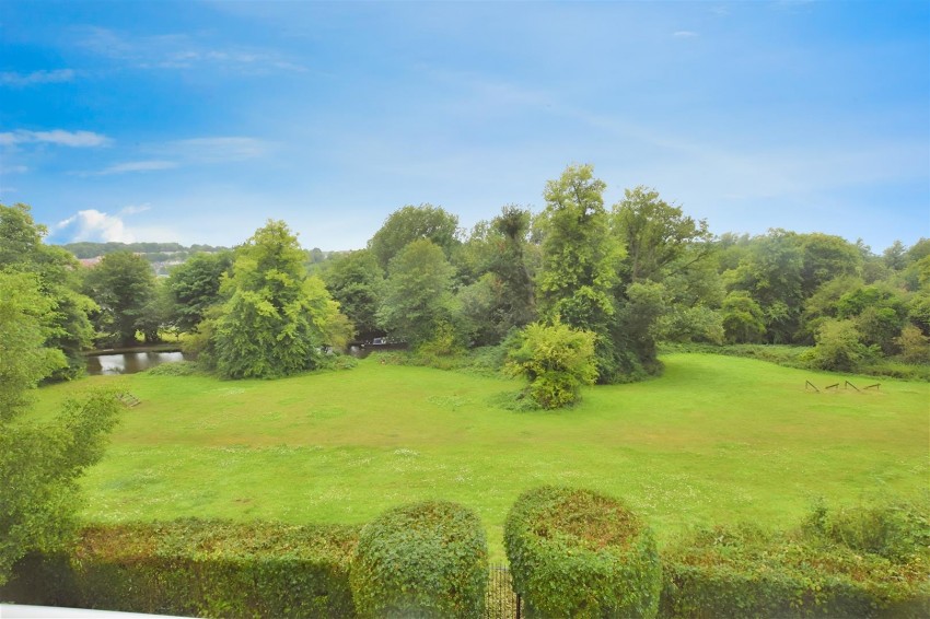 Images for APARTMENT OVERLOOKING GRAND UNION CANAL
