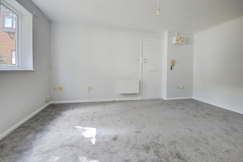 Images for Astra Court, King Georges Avenue