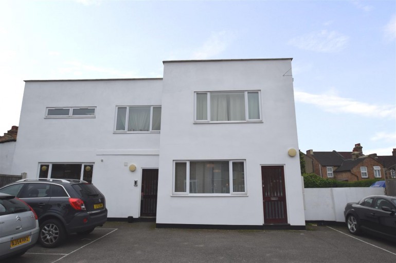 HOLYWELL ROAD, WD18