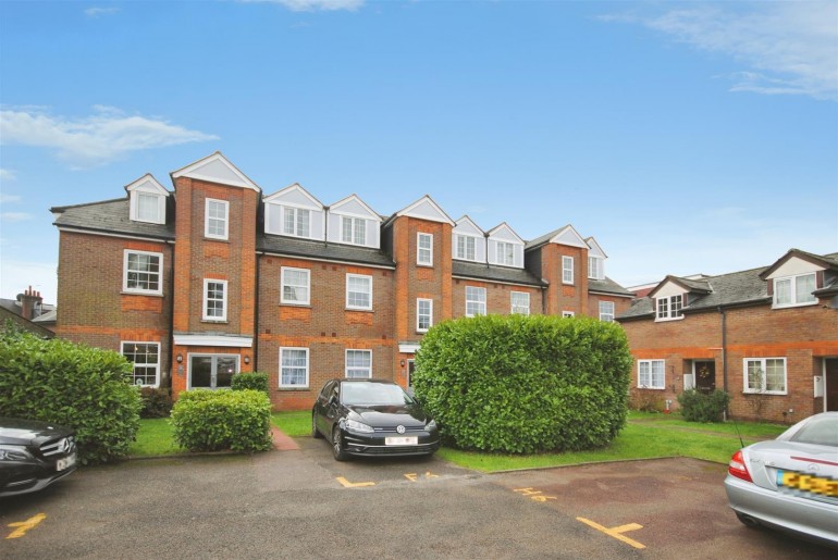 Holyrood Court, Watford * SHARE OF FREEHOLD *