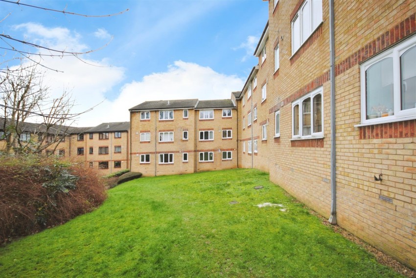 Images for CHISWELL COURT, REDUCED & CHAIN FREE