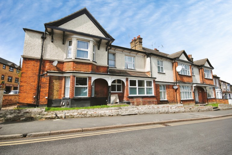 QUEENS COURT, Watford