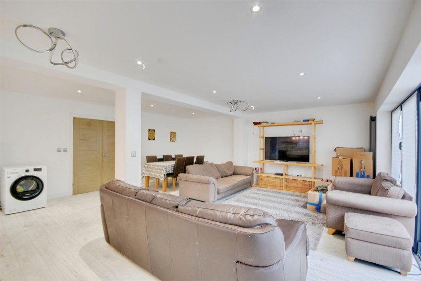 Images for Duncan Way, Bushey