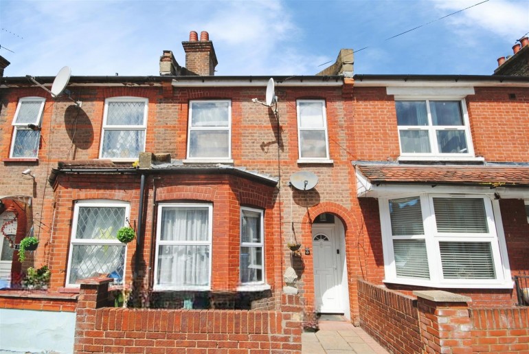 CLOSE TO WATFORD HOSPITAL